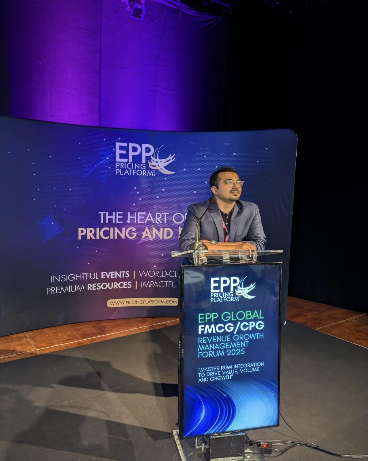 Presenting breakthrough pricing methods at Porto, Portugal
